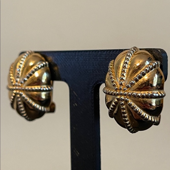 Vintage Burberrys Gold Plated Domed Shaped Starburst Clip-on Earrings - Picture 6 of 8